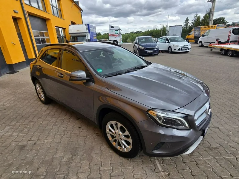Mercedes-Benz GLA X156 200 9
