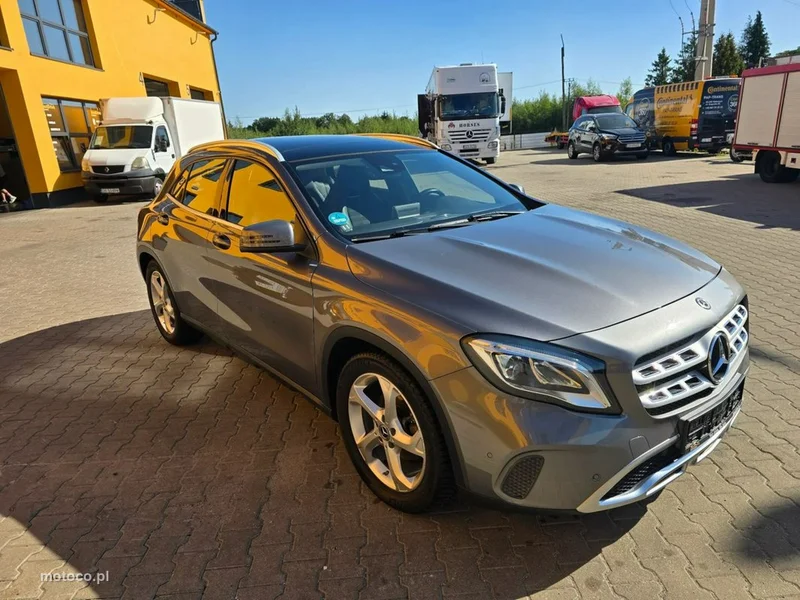 Mercedes-Benz GLA X156 GLA 200 2