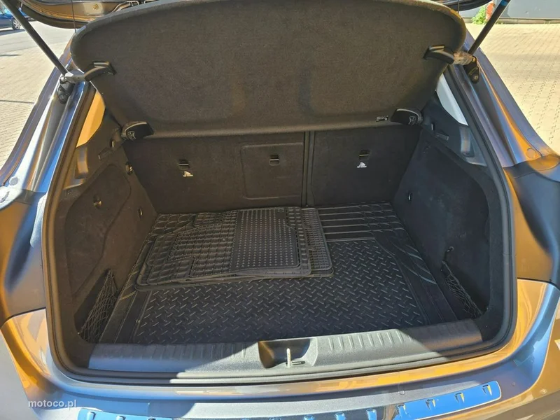 Mercedes-Benz GLA X156 GLA 200 12