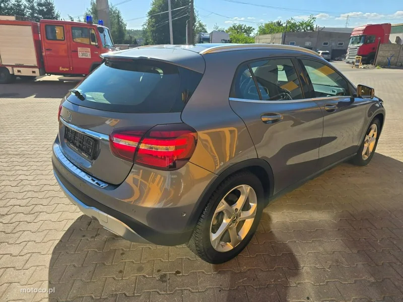 Mercedes-Benz GLA X156 GLA 200 4