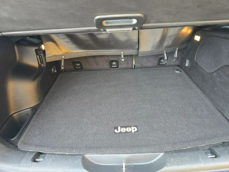 Jeep Cherokee 12