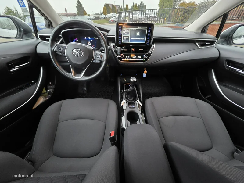Toyota Corolla E210 24