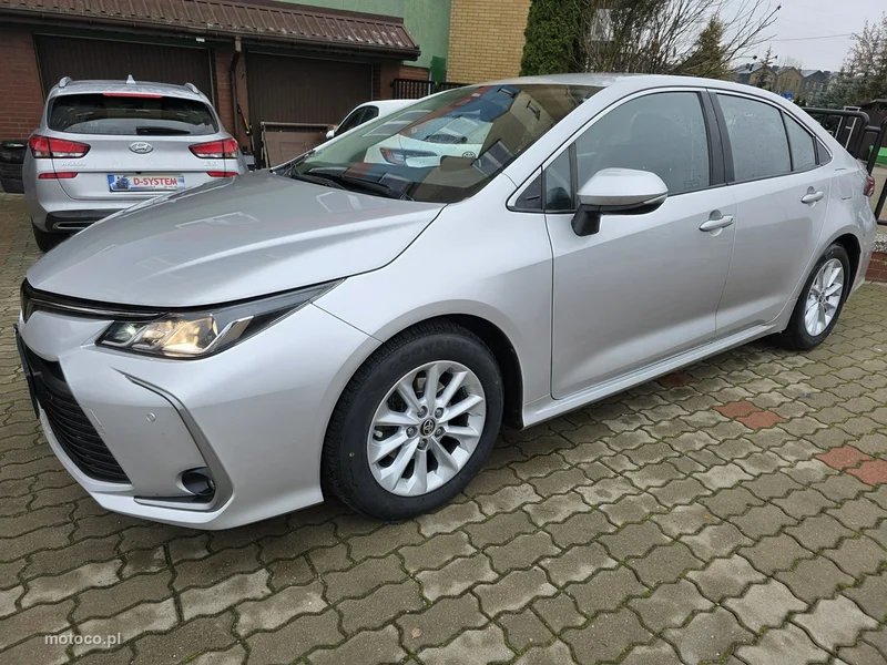 Toyota Corolla E210 25