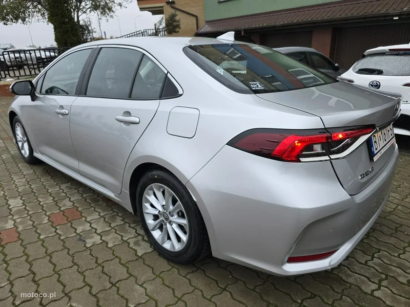 Toyota Corolla E210 8
