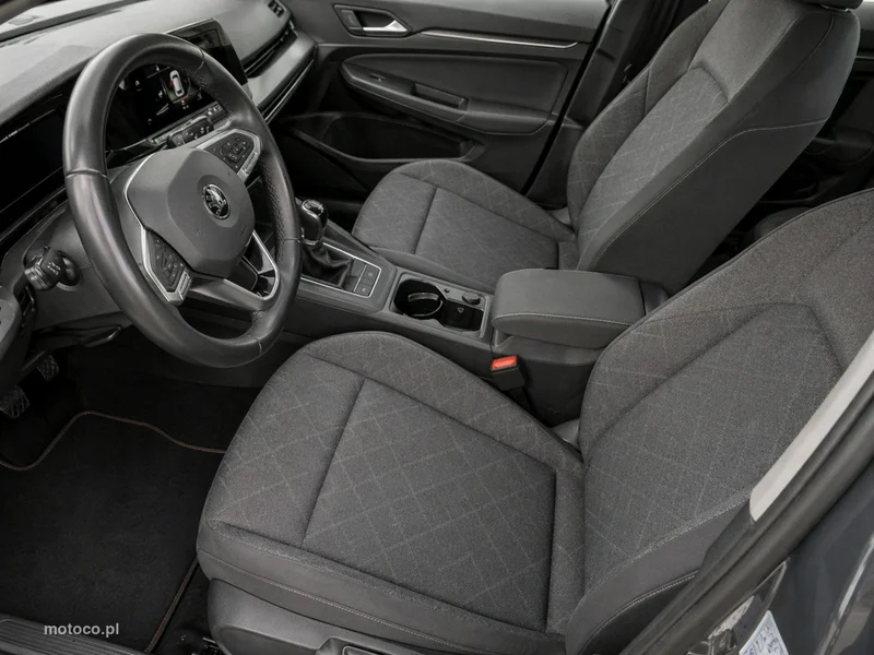 Volkswagen Golf VIII 9