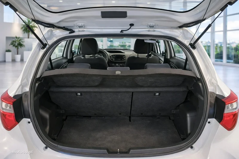 Toyota Yaris XP210 5