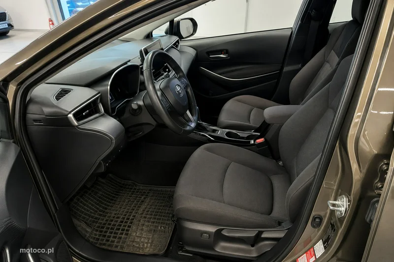 Toyota Corolla E210 13