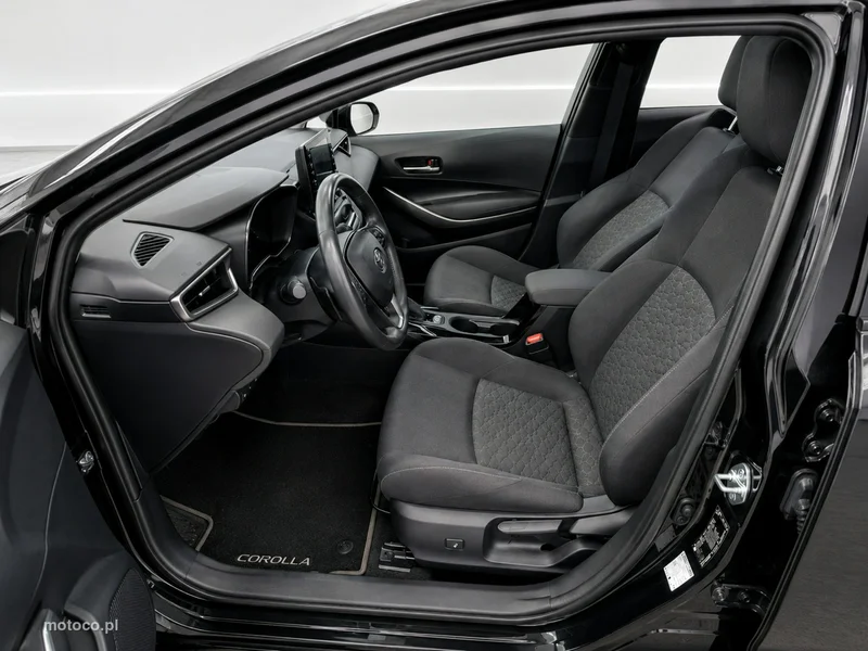 Toyota Corolla E210 5