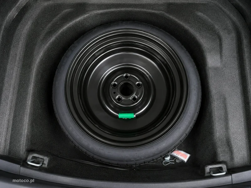 Toyota Corolla E210 10