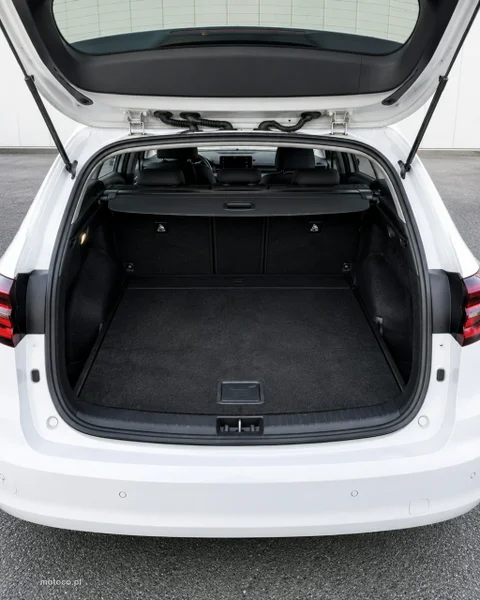 Toyota Corolla E210 10
