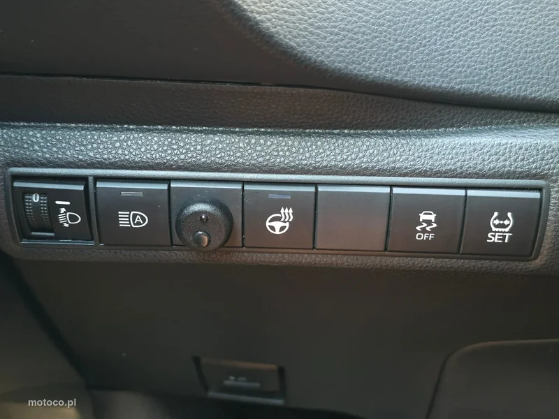 Toyota Corolla E210 12
