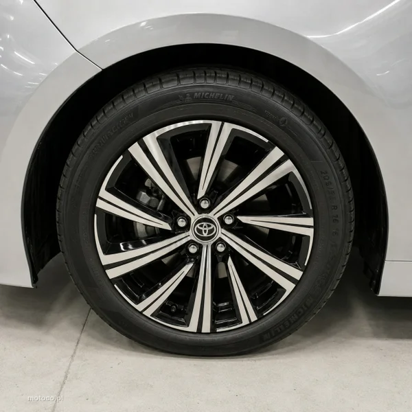 Toyota Corolla E210 10