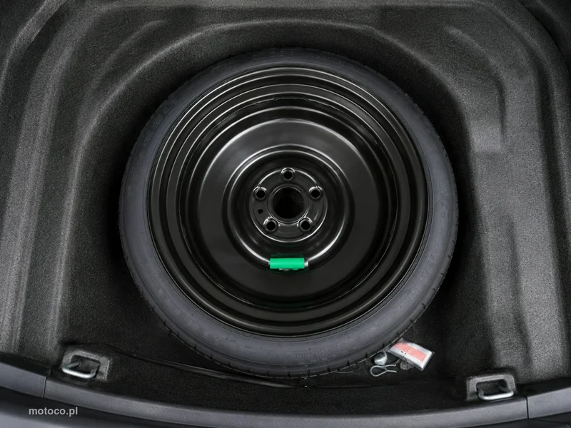 Toyota Corolla E210 10