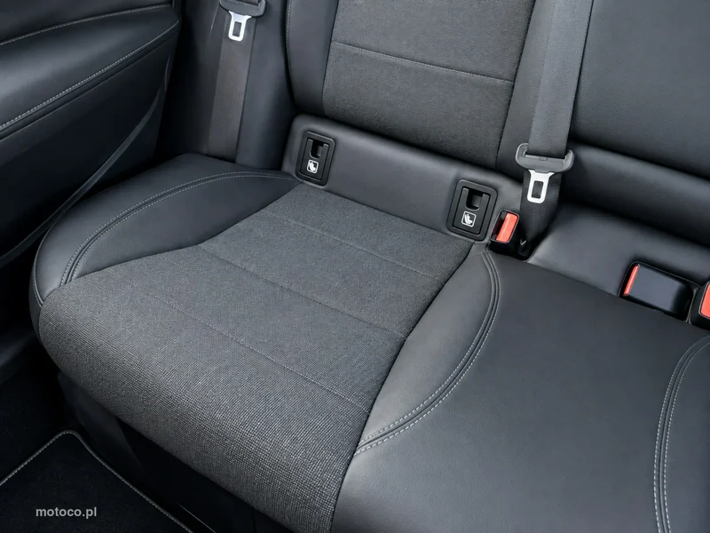 Toyota Corolla E210 25