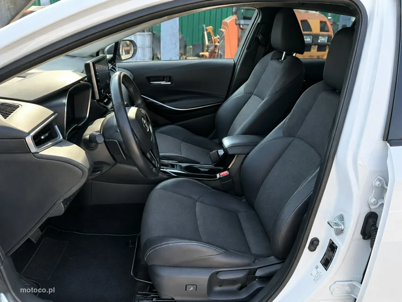 Toyota Corolla E210 6