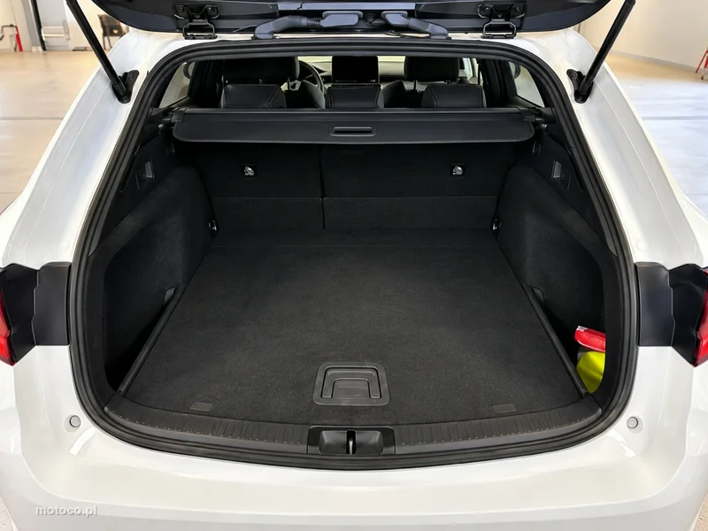 Toyota Corolla E210 11