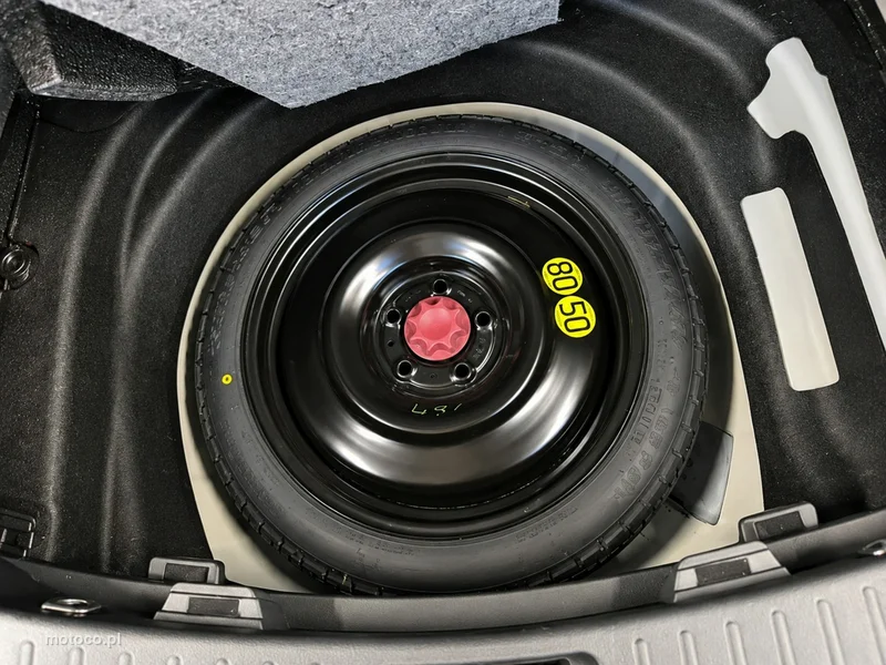 Toyota Corolla E210 12