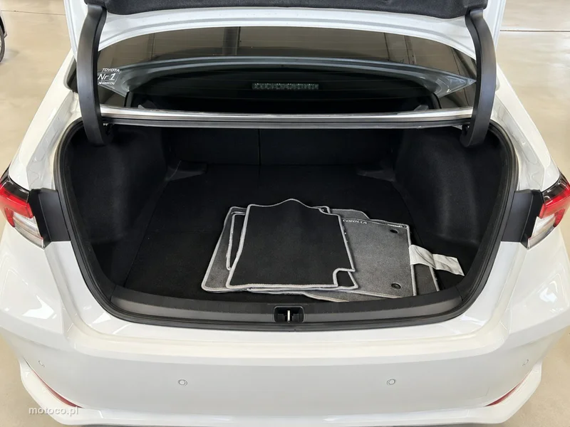 Toyota Corolla E210 13