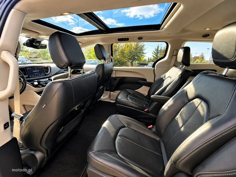 Chrysler Pacifica 12