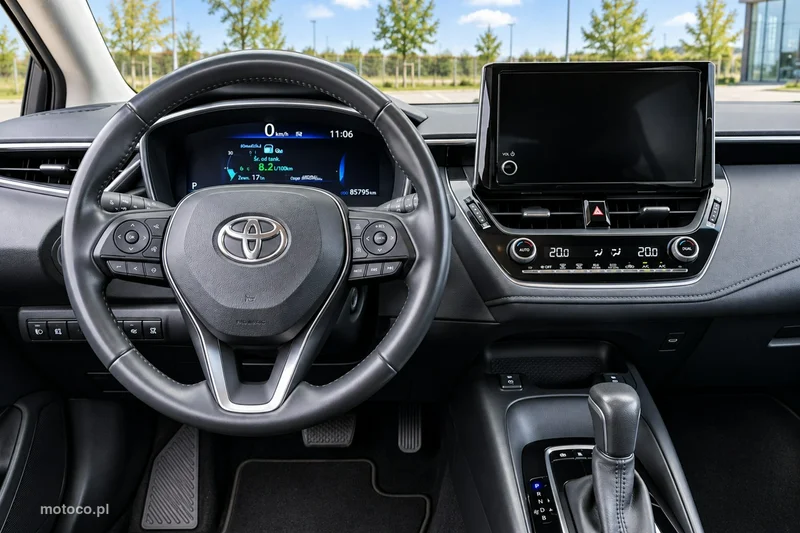 Toyota Corolla E210 13