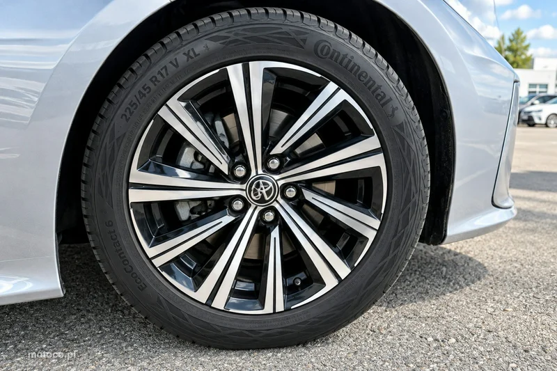 Toyota Corolla E210 10