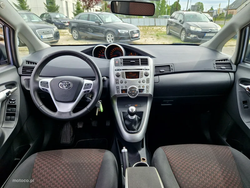 Toyota Verso 18