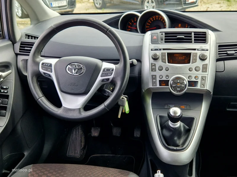 Toyota Verso 23
