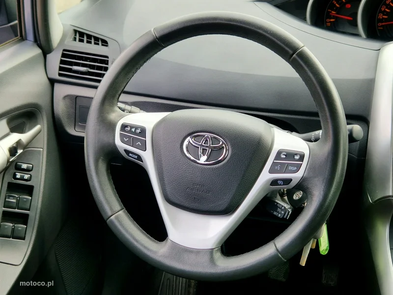 Toyota Verso 24