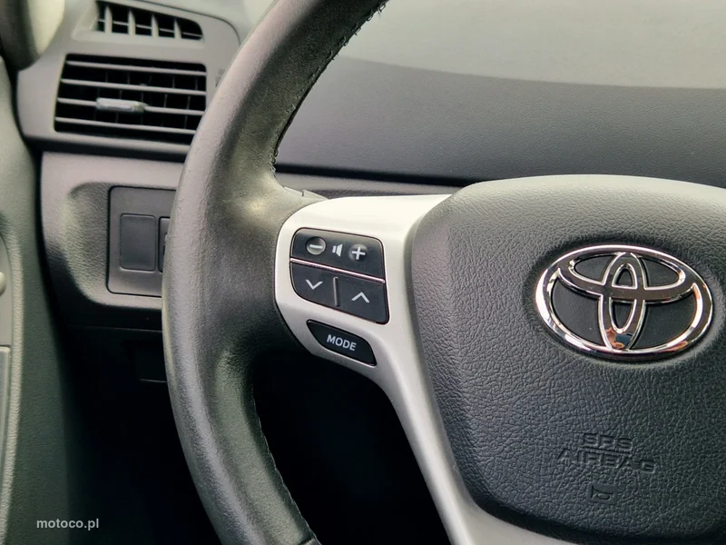 Toyota Verso 25