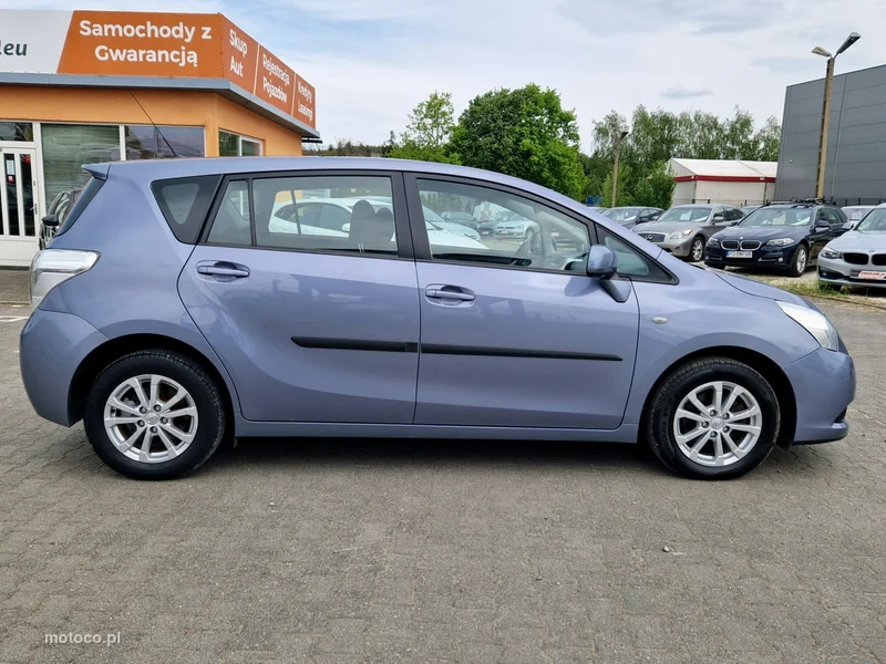 Toyota Verso 8