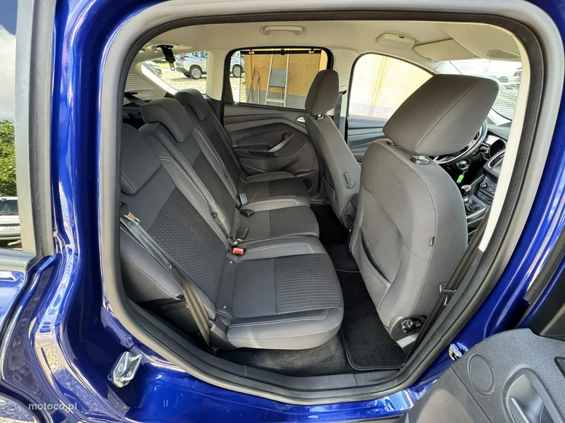 Ford C-Max II 24