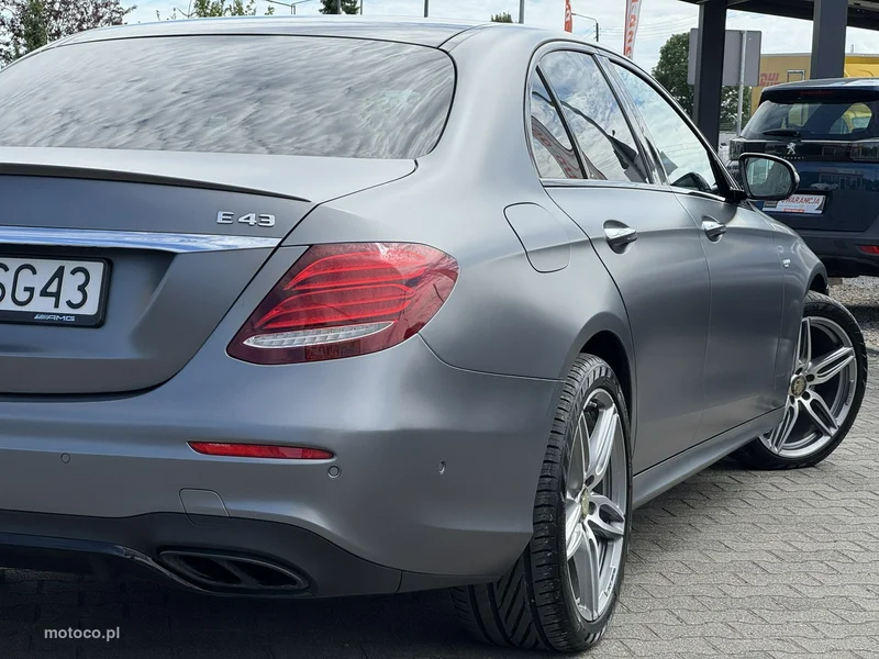 Mercedes-Benz Klasa E W213 E 43 AMG 11