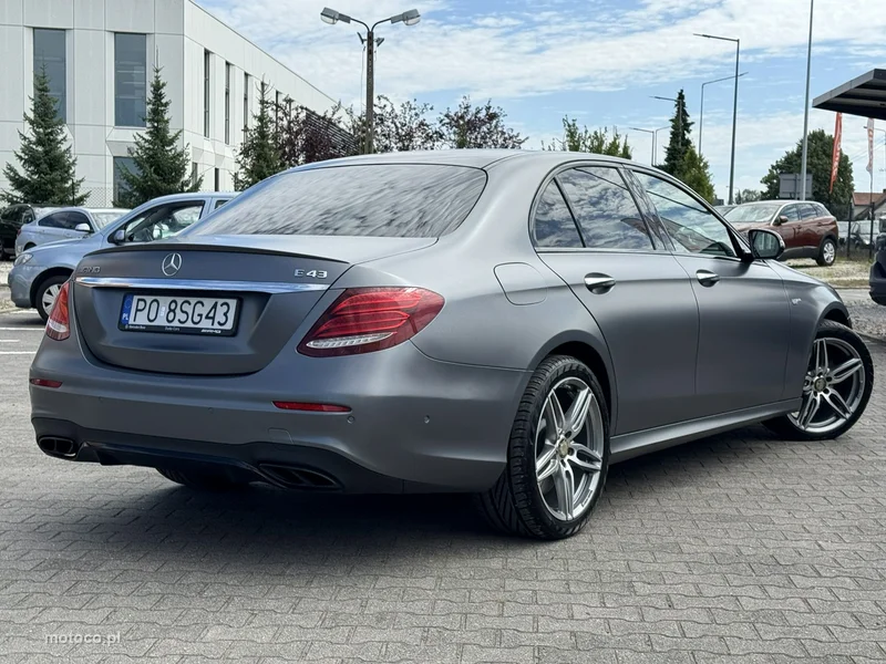 Mercedes-Benz Klasa E W213 E 43 AMG 12