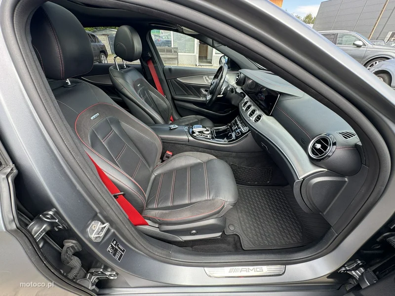 Mercedes-Benz Klasa E W213 E 43 AMG 32