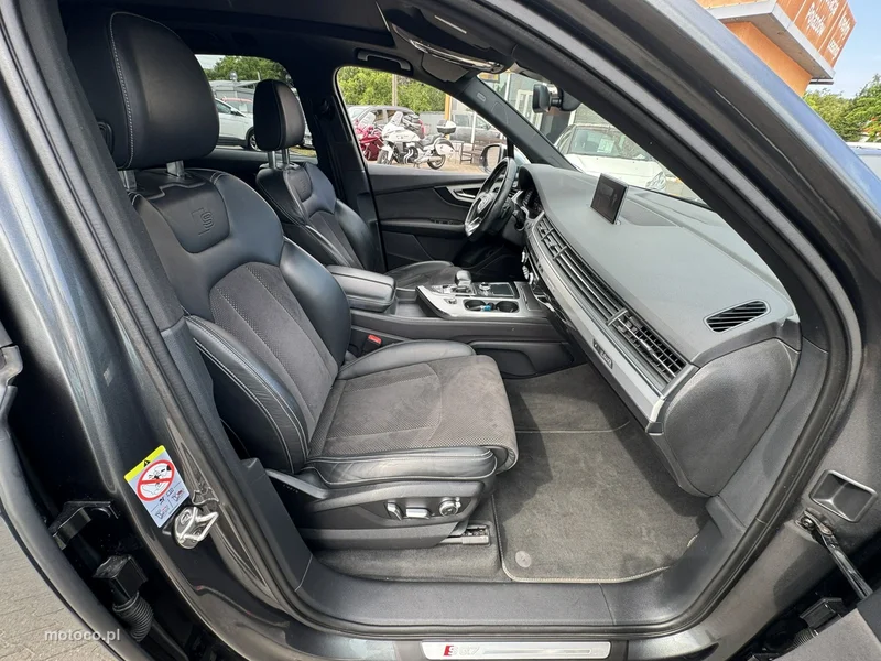 Audi SQ7 32
