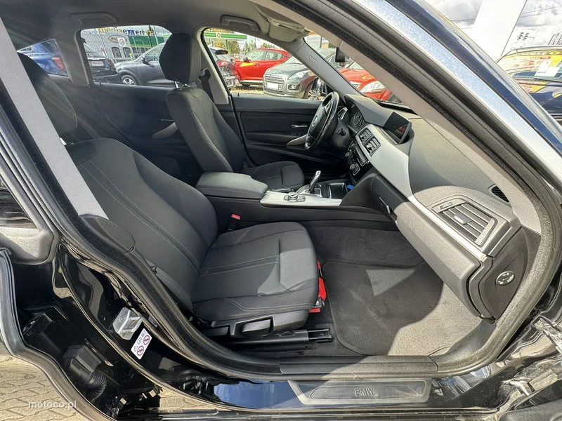 BMW Seria 3 F30 3GT 23