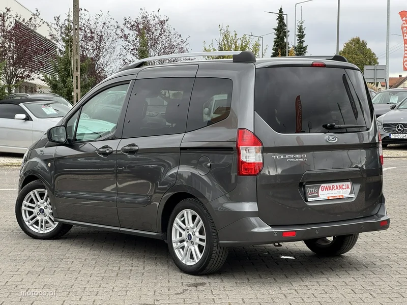 Ford Tourneo Courier 6