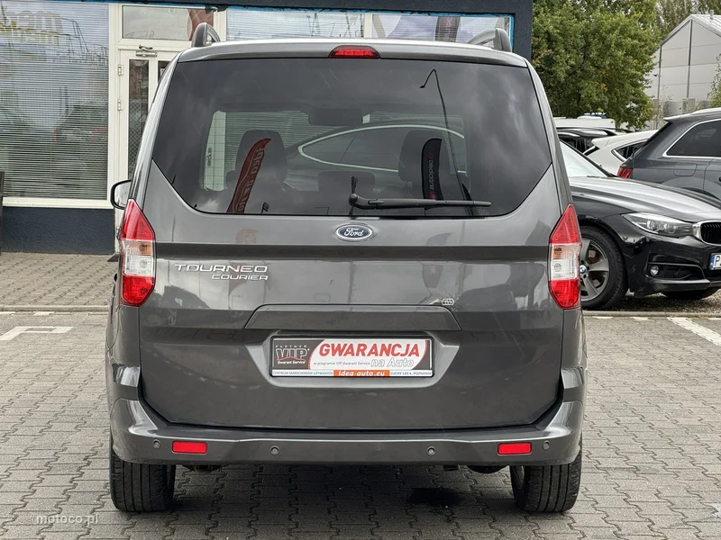 Ford Tourneo Courier 8