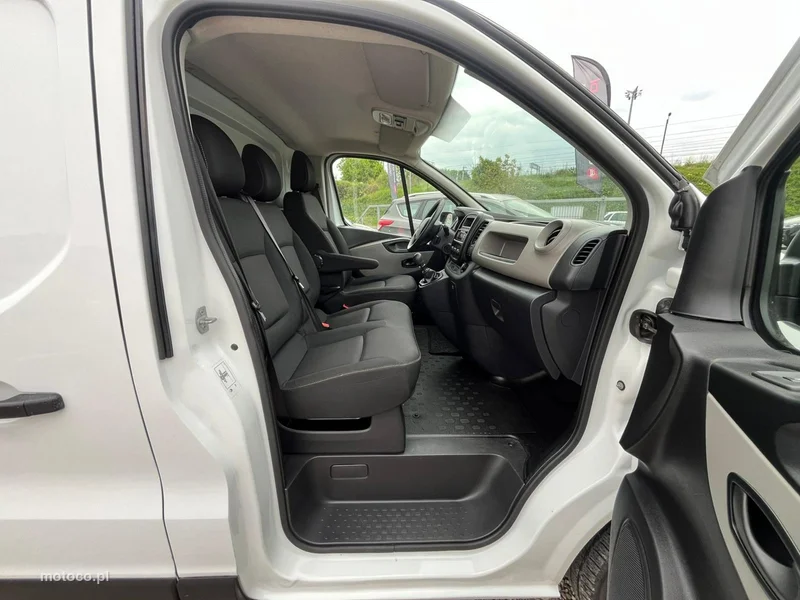 Renault Trafic 8