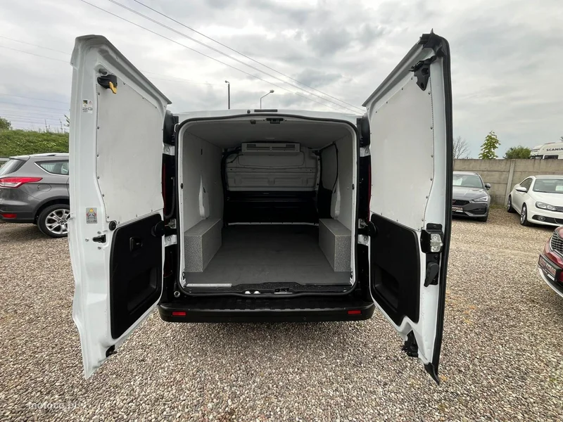 Renault Trafic 12