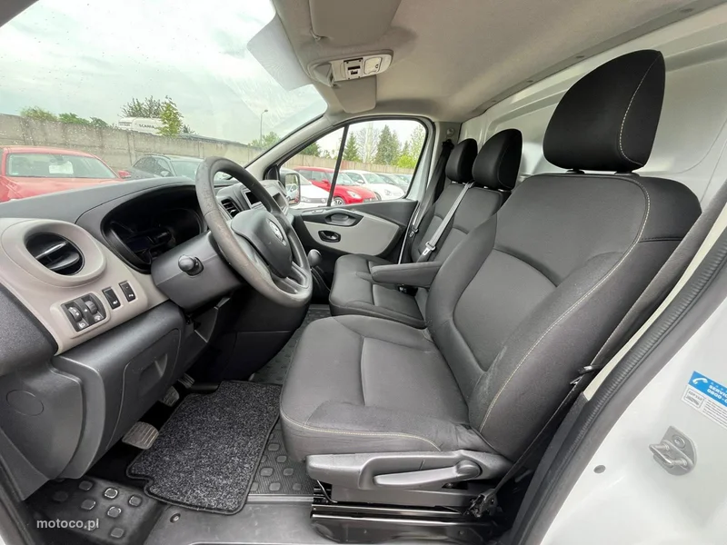 Renault Trafic 23