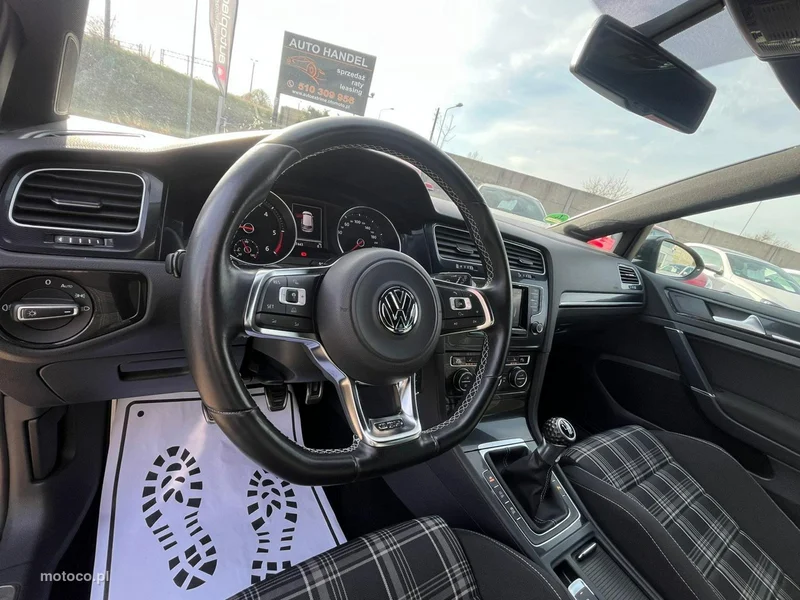 Volkswagen Golf VII 15
