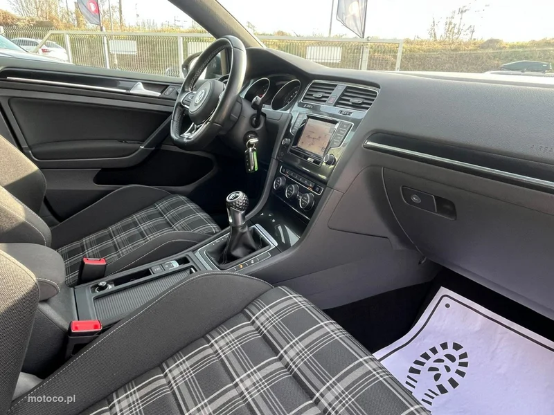 Volkswagen Golf VII 24