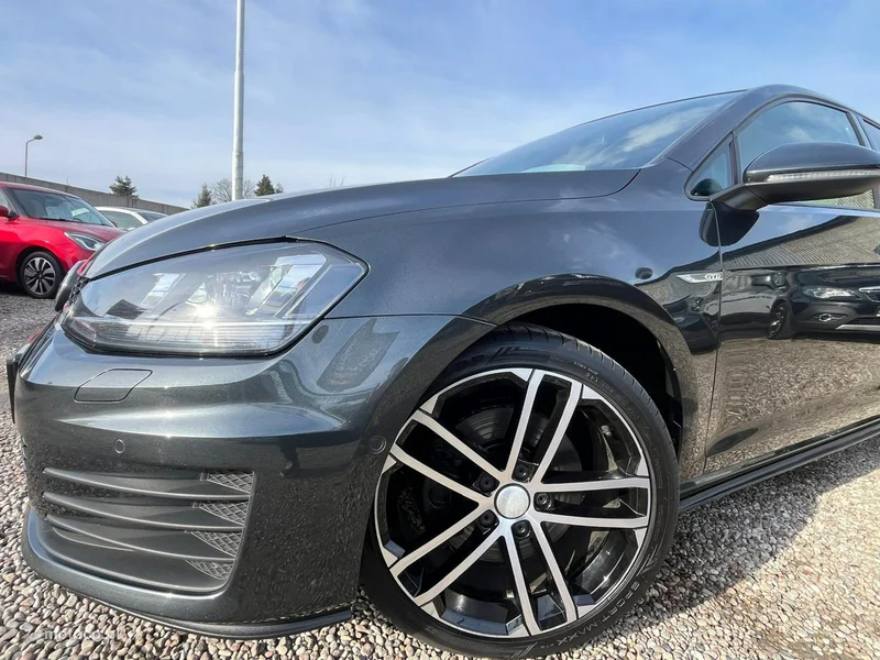 Volkswagen Golf VII 27