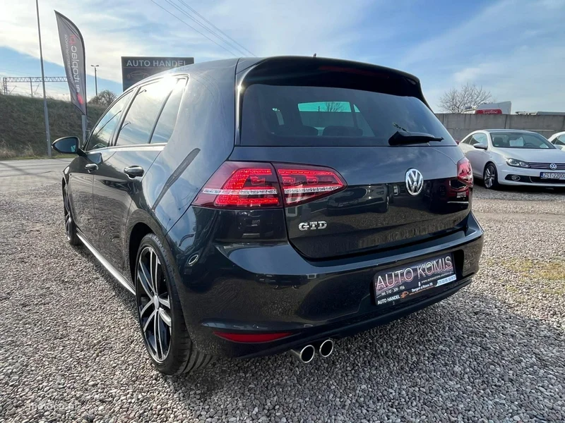 Volkswagen Golf VII 6
