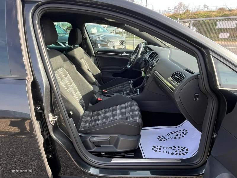 Volkswagen Golf VII 8