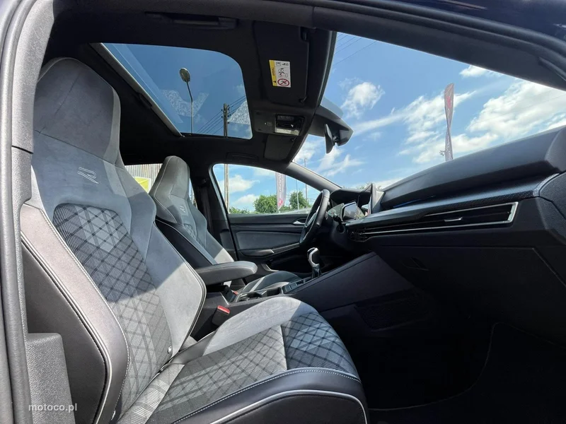 Volkswagen Golf VIII 13
