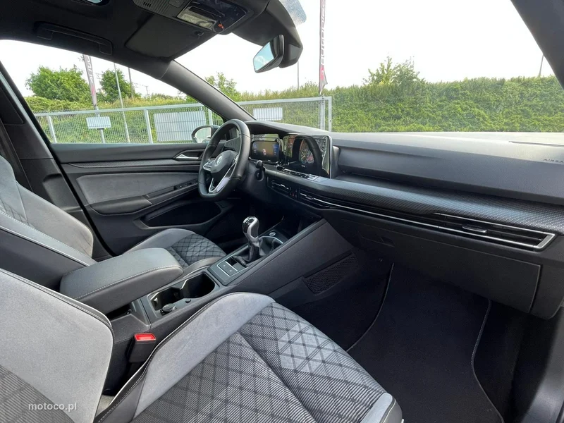 Volkswagen Golf VIII 17