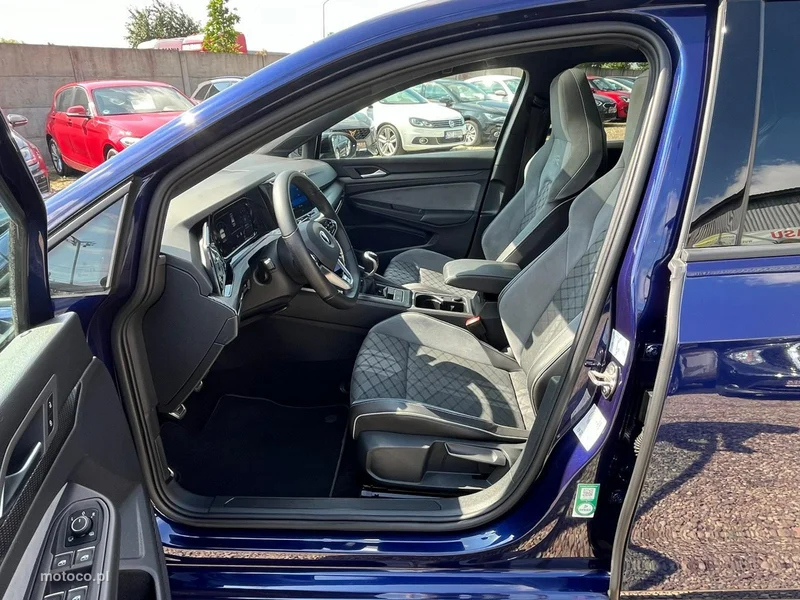 Volkswagen Golf VIII 25