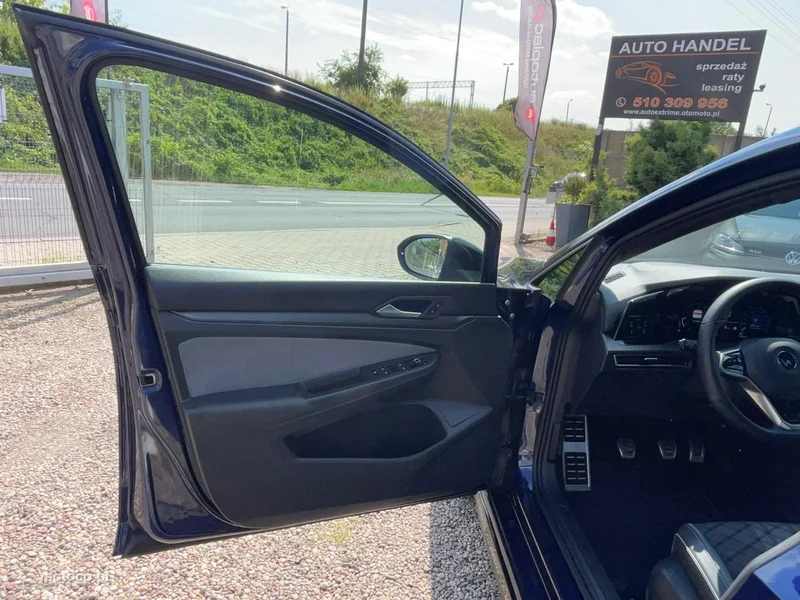 Volkswagen Golf VIII 27